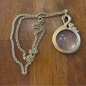 VINTAGE  AVON Gold Tone Swan Reversible Magnify Glass 24” Necklace